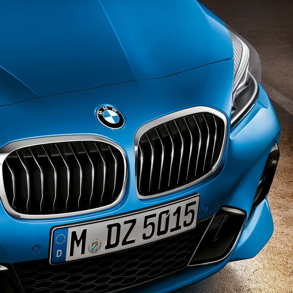 Doppelniere BMW 2er Gran Tourer F46 Doppelniere BMW 2er Gran Tourer F46 Facelift 2018 Misano Blau metallic Nahaufnahme Front