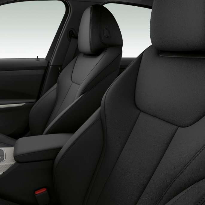 BMW 3er Limousine, Modell Advantage Vordersitze. Seitliche Nahaufnahme der Vordersitze der BMW 3er Limousine mit der Ausstattung des Modells Advantage.