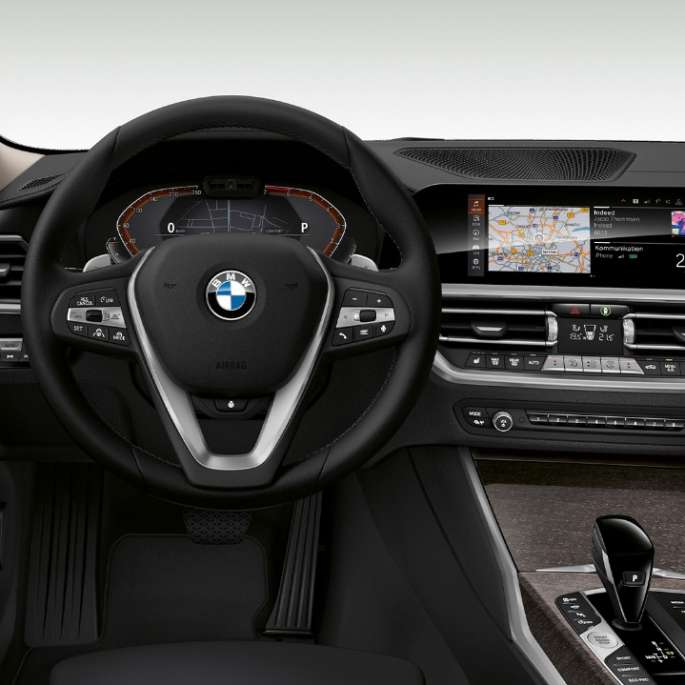 BMW 3er Limousine (G20) Modell Luxury Line Frontale Nahaufnahme des fahrerseitigen Cockpits der BMW 3er Limousine (G20) mit der Ausstattung des Modells Luxury Line.