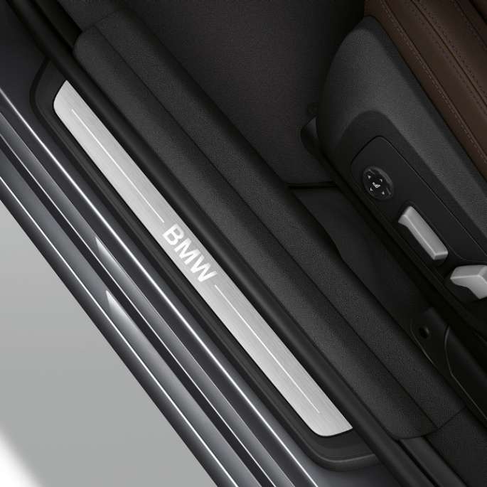 Einstiegsleiste der BMW 3er Limousine (G20) Modell Luxury Line Einstiegsleiste der BMW 3er Limousine (G20) Modell Luxury Line in Mineralgrau metallic