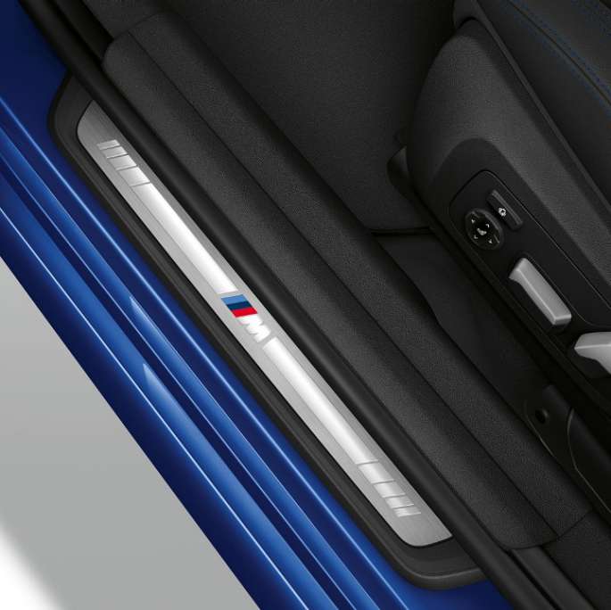Einstiegsleiste der BMW 3er Limousine (G20) Modell M Sport Einstiegsleiste der BMW 3er Limousine (G20) Modell M Sport in Portimao Blau