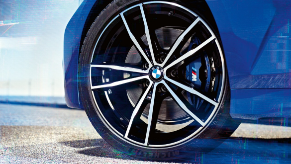 BMW 3er Limousine, M Sportbremse. Detailansicht des Rades der BMW 3er Limousine mit M Sportbremse.