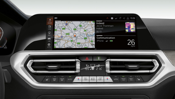 BMW 3er Limousine, BMW Operating System 7.0. Frontale Nahaufnahme des Cockpit Displays der BMW 3er Limousine mit BMW Operating System 7.0.