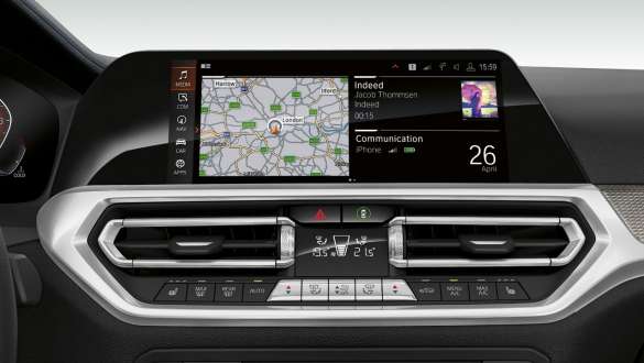 Control Display der BMW 3er Limousine (G20) mit BMW Operating System 7. Front-Nahaufnahme des Control Displays der BMW 3er Limousine (G20) mit BMW Operating System 7.