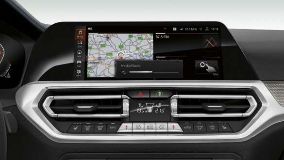 Control Display der BMW 3er Limousine (G20) mit BMW Gestiksteuerung Front-Nahaufnahme des Control Displays der BMW 3er Limousine (G20) mit BMW Gestiksteuerung.