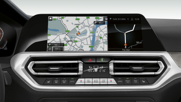 BMW 3er Limousine, BMW Live Cockpit Professional. Frontale Nahaufnahme des Cockpit Displays der BMW 3er Limousine mit BMW Live Cockpit Professional.