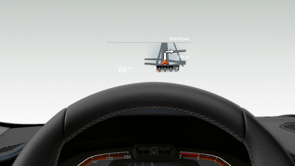 BMW 3er Limousine, BMW Head-Up Display. Frontale Nahaufnahme des halben Lenkrades und der Frontscheibe der BMW 3er Limousine mit BMW Head-Up Display.
