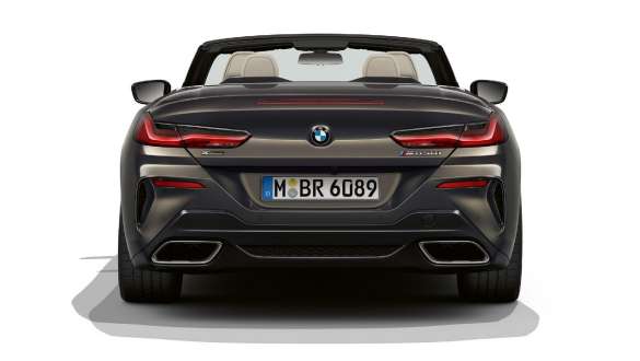 BMW M850i xDrive Dravitgrau metallic, Rückansicht, Sportabgasanlage. BMW M850i xDrive Dravitgrau metallic, Rückansicht, Sportabgasanlage.