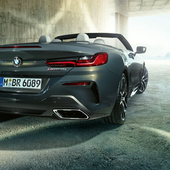 BMW M850i xDrive Dravitgrau metallic, Dreiviertel-Heckansicht rechts BMW M850i xDrive Dravitgrau metallic, Dreiviertel-Heckansicht rechts.