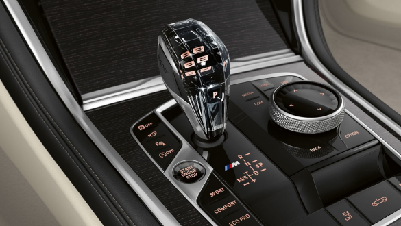 BMW M850i xDrive Dravitgrau metallic, Glasapplikation 'CraftedClarity'. BMW M850i xDrive Dravitgrau metallic, Glasapplikation 'CraftedClarity'.
