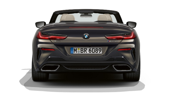 BMW M850i xDrive Dravitgrau metallic, Rückansicht, Sportabgasanlage. BMW M850i xDrive Dravitgrau metallic, Rückansicht, Sportabgasanlage.
