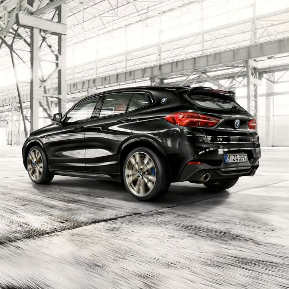 Fahrdynamik BMW X2 M35i F39 Fahrdynamik BMW X2 M35i Saphirschwarz metallic F39 2018 Dreiviertel-Heckansicht