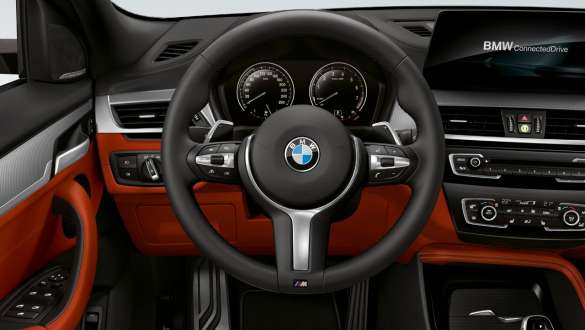 Cockpit BMW X2 M35i SUV F39 Cockpit mit Aktiver Geschwindigkeitsregelung mit Stop&Go-Funktion BMW X2 M35i SUV 2018 F39 Innenraum