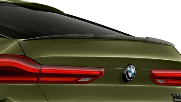 M Carbon Heckspoiler des BMW X6 M Competition F96 M Carbon Heckspoiler BMW X6 M Competition F96 2020 SUV BMW Individual Sonderlackierung Urban Green Exterieur