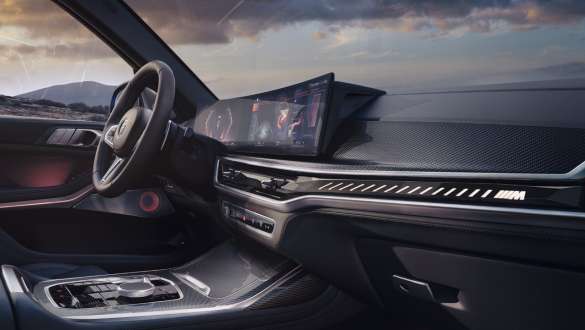 BMW Curved Display und M-spezifische Ambiente Lichtleiste BMW X7 M60i xDrive G07 LCI BMW Curved Display und M-spezifische Ambiente Lichtleiste BMW X7 M60i xDrive G07 LCI Cockpit