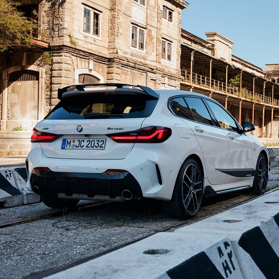 BMW 1er BMW M135i xDrive BMW M Performance Design 01