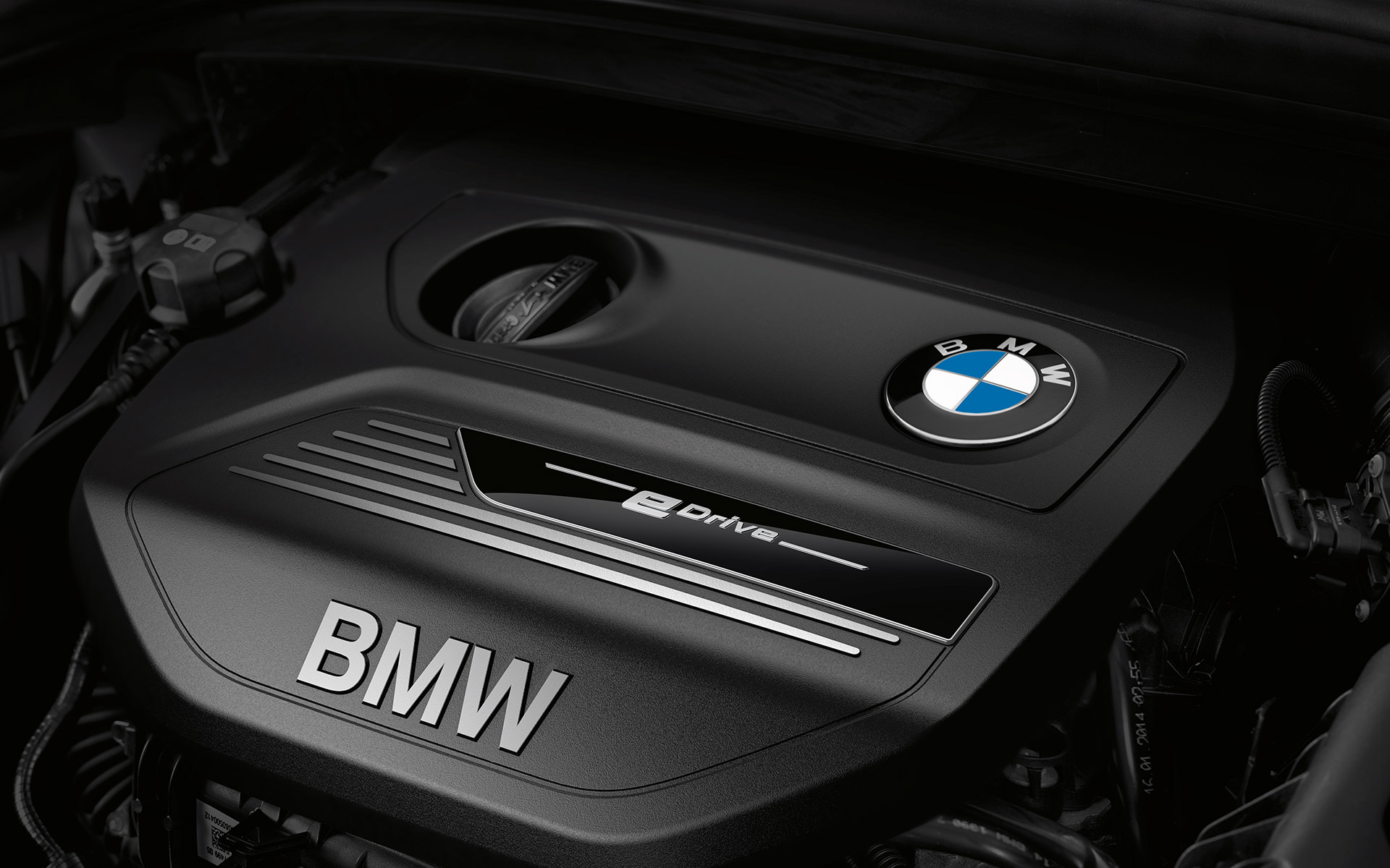 Nahaufnahme eines BMW eDrive Antrieb im BMW 2er Active Tourer. Nahaufnahme eines BMW eDrive Antrieb im BMW 2er Active Tourer.
