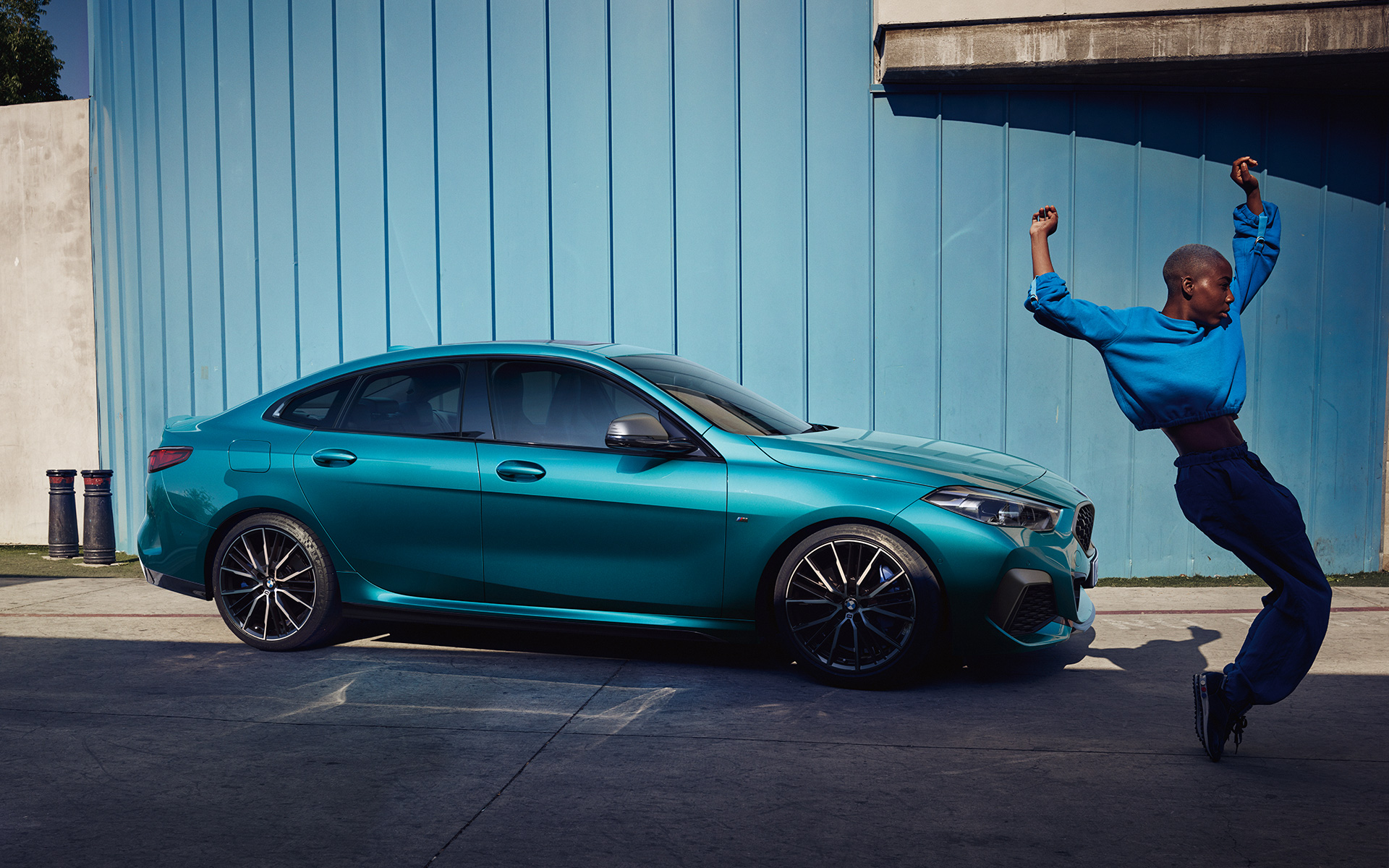 Attraktive Coupé-Silhouette BMW 2er Gran Coupé F44 Snapper Rocks Blau metallic Seitenansicht