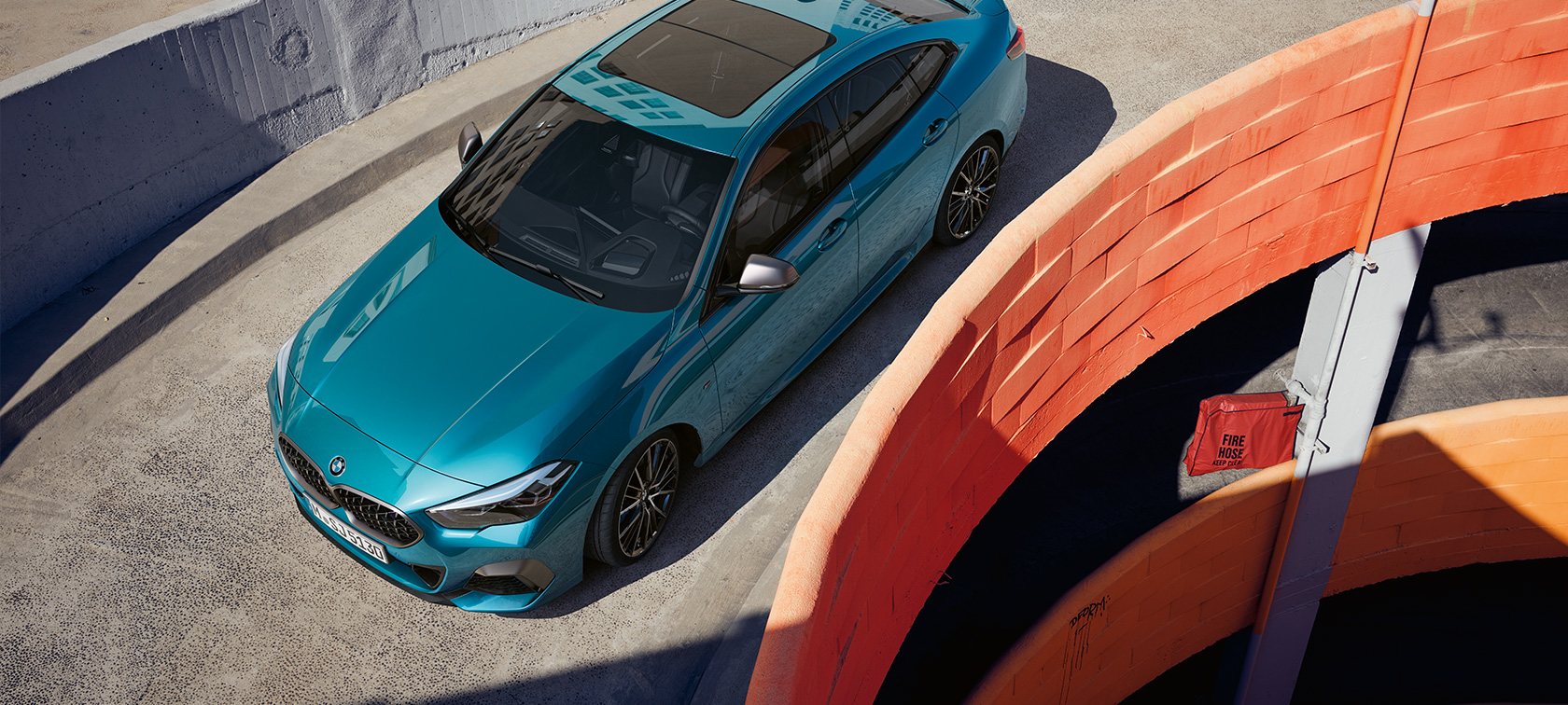 BMW 2er Gran Coupé F44 Snapper Rocks Blau metallic, Dreiviertel Frontsicht von oben auf das Dach