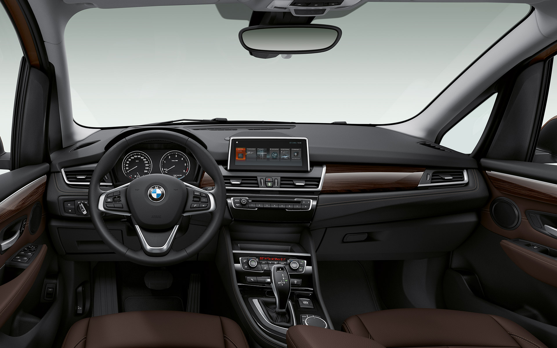BMW 2er Gran Tourer Interieur mit Blick auf das Armaturenbrett BMW 2er Gran Tourer Interieur mit Blick auf das Armaturenbrett