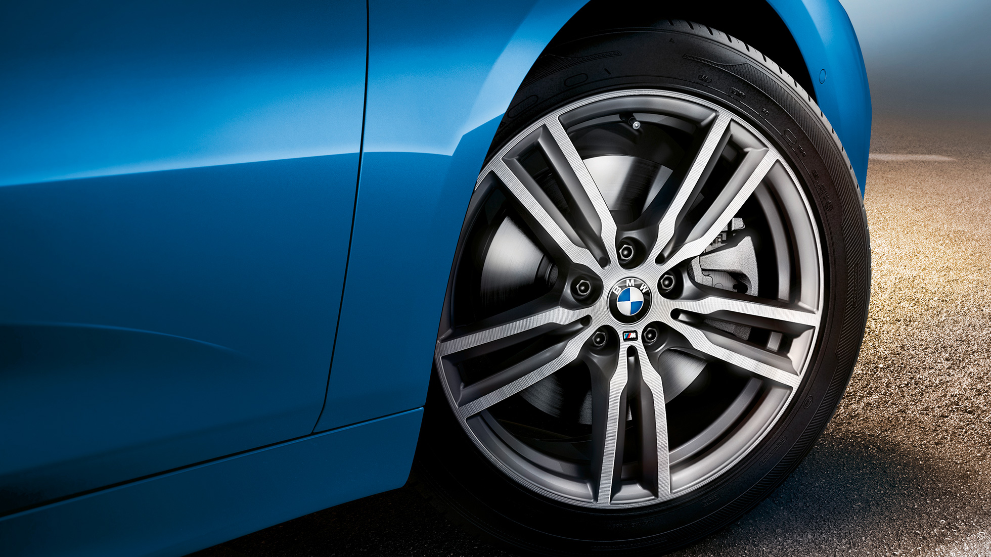 Leichtmetallräder BMW 2er Gran Tourer F46 Leichtmetallräder BMW 2er Gran Tourer F46 Facelift 2018 Misano Blaumetallic Nahaufnahme