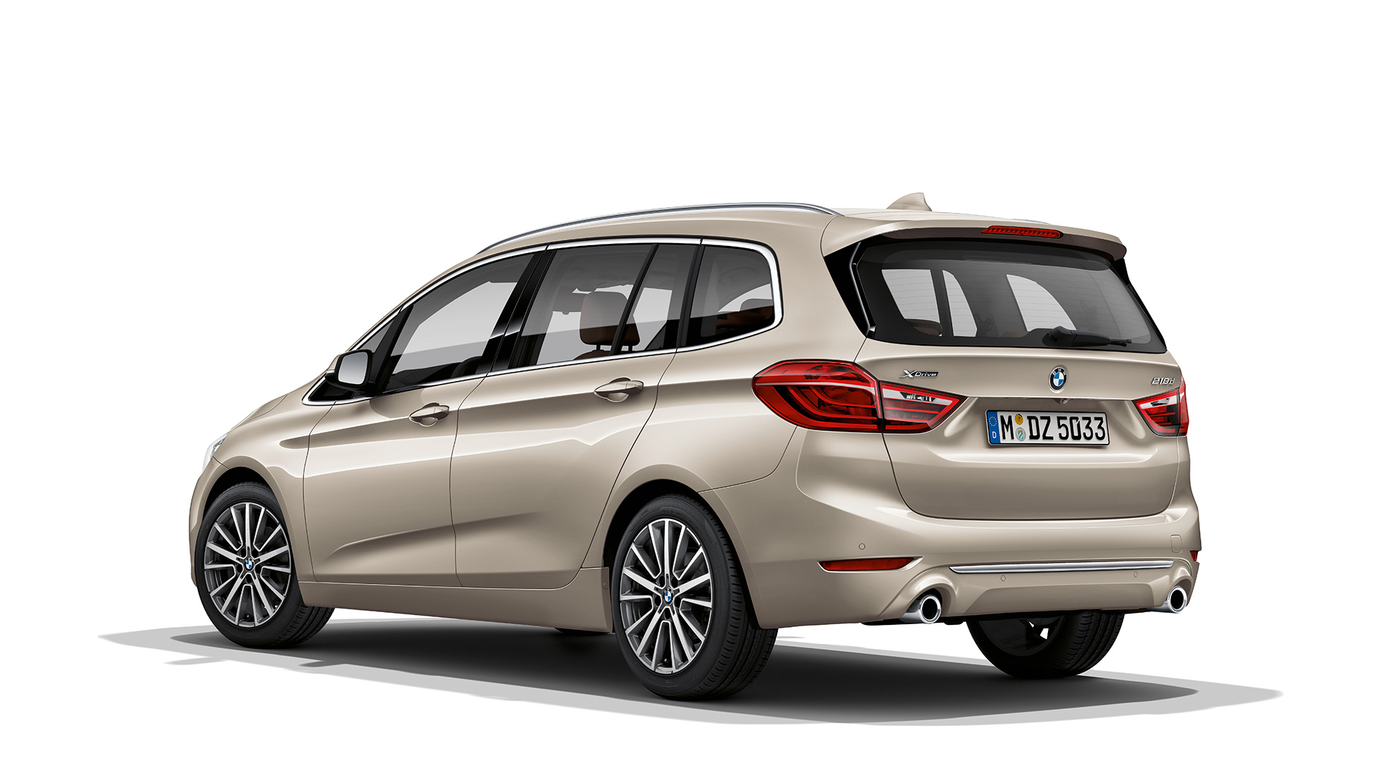Dreiviertel-Heckansicht BMW 2er Gran Tourer Modell Luxury Line F46 BMW 2er Gran Tourer 218d xDrive Modell Luxury Line F46 Facelift 2018 Kaschmirsilber Dreiviertel-Heckansicht