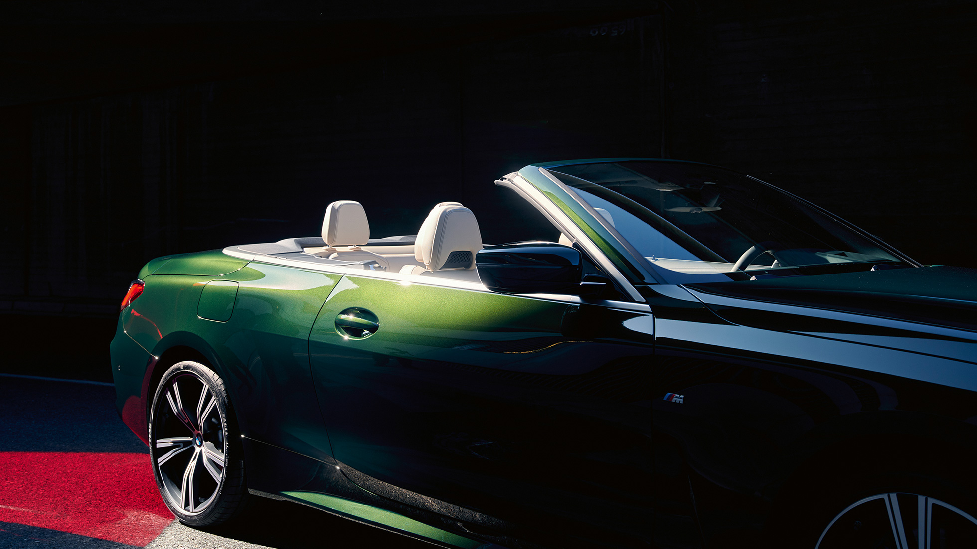 Dreiviertel-Frontansicht BMW 4er Cabrio G23 2020 BMW 4er Cabrio G23 2020 Sanremo Green metallic Dreiviertel-Heckansicht