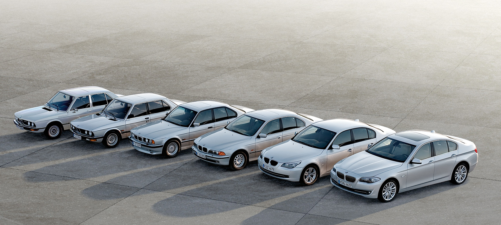 BMW 5er Limousine, Modelle aus 6 Generationen stehend BMW 5er Limousine, Modelle aus 6 Generationen stehend