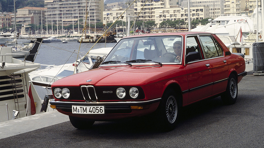 BMW 520 (E12) Dreiviertel-Frontansicht stehend BMW 520 (E12) Dreiviertel-Frontansicht stehend