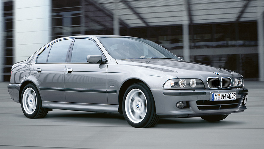 BMW 5er Limousine (E39) Dreiviertel-Seitenansicht fahrend BMW 5er Limousine (E39) Dreiviertel-Seitenansicht fahrend
