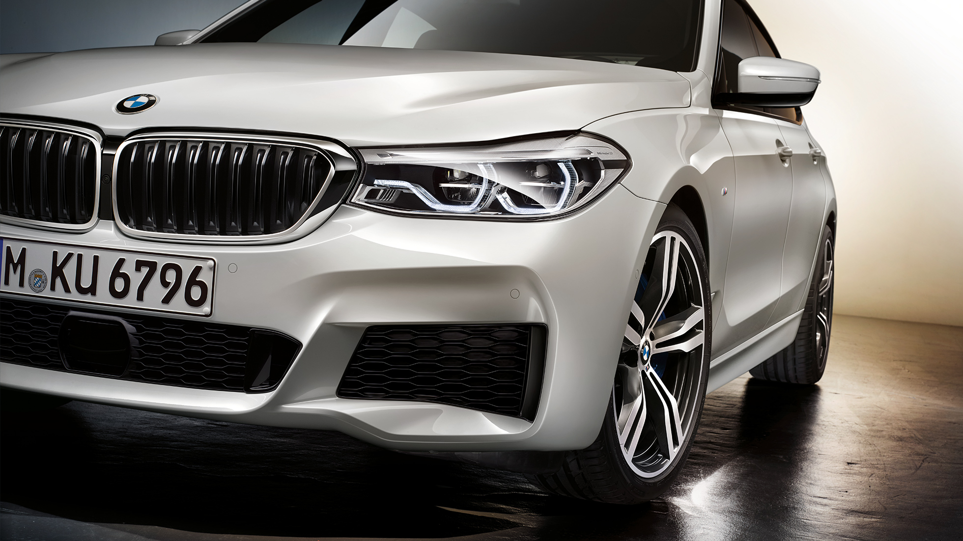 BMW 6er Gran Turismo G32 Nahaufnahme Front BMW 6er Gran Turismo G32 2017 Mineralweiß metallic Nahaufnahme Front