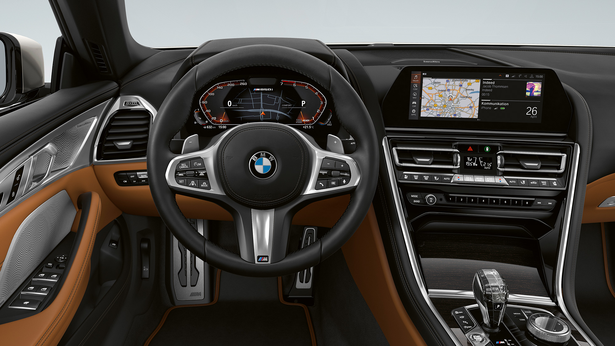 BMW M850i xDrive, Mineralweiß metallic, Cockpit mit M Lederlenkrad. BMW M850i xDrive, Mineralweiß metallic, Cockpit mit M Lederlenkrad.