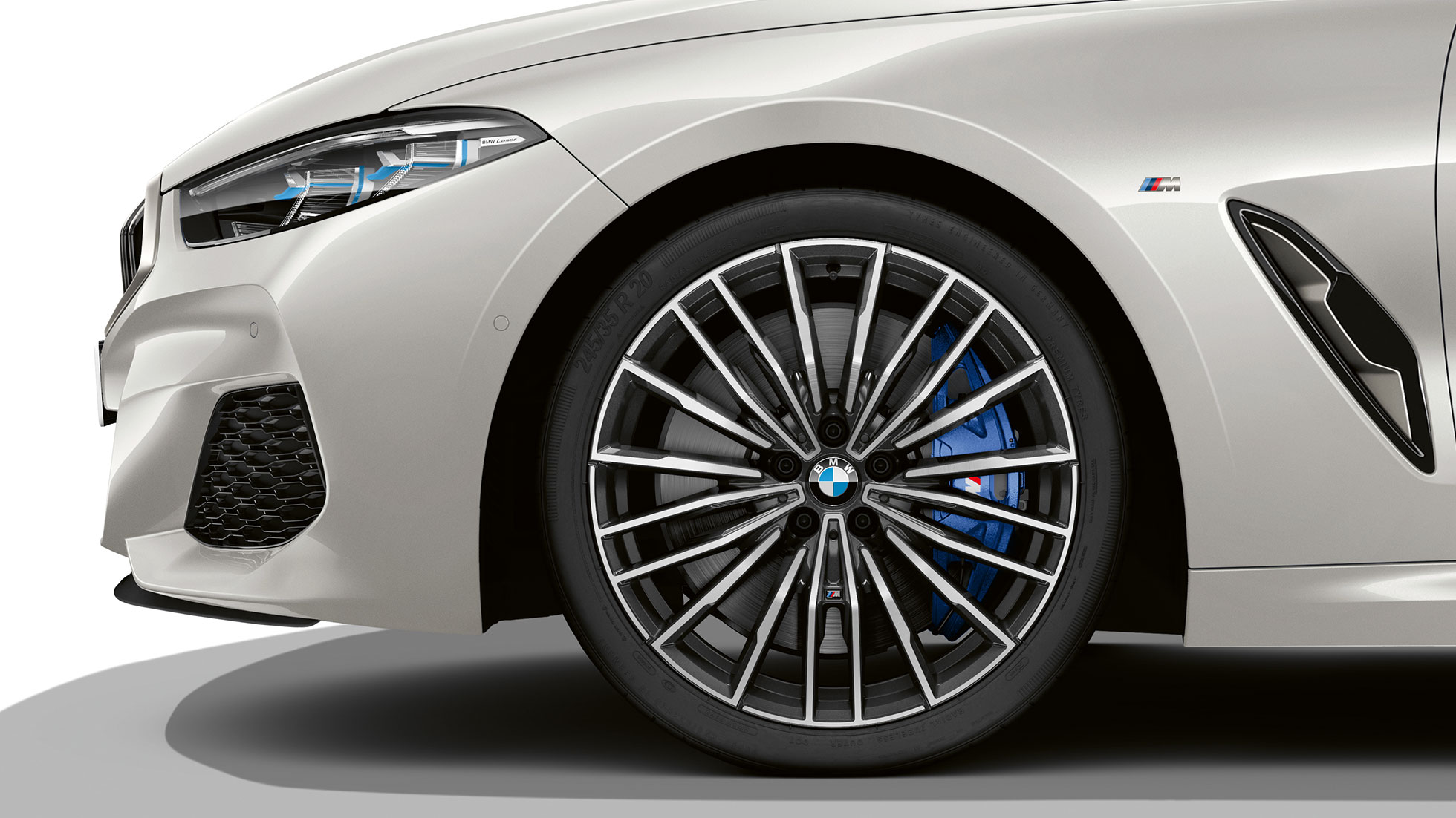 BMW M850i xDrive, Mineralweiß metallic, 20" Leichtmetallräder Vielspeiche 729 M. BMW M850i xDrive, Mineralweiß metallic, 20" Leichtmetallräder Vielspeiche 729 M.