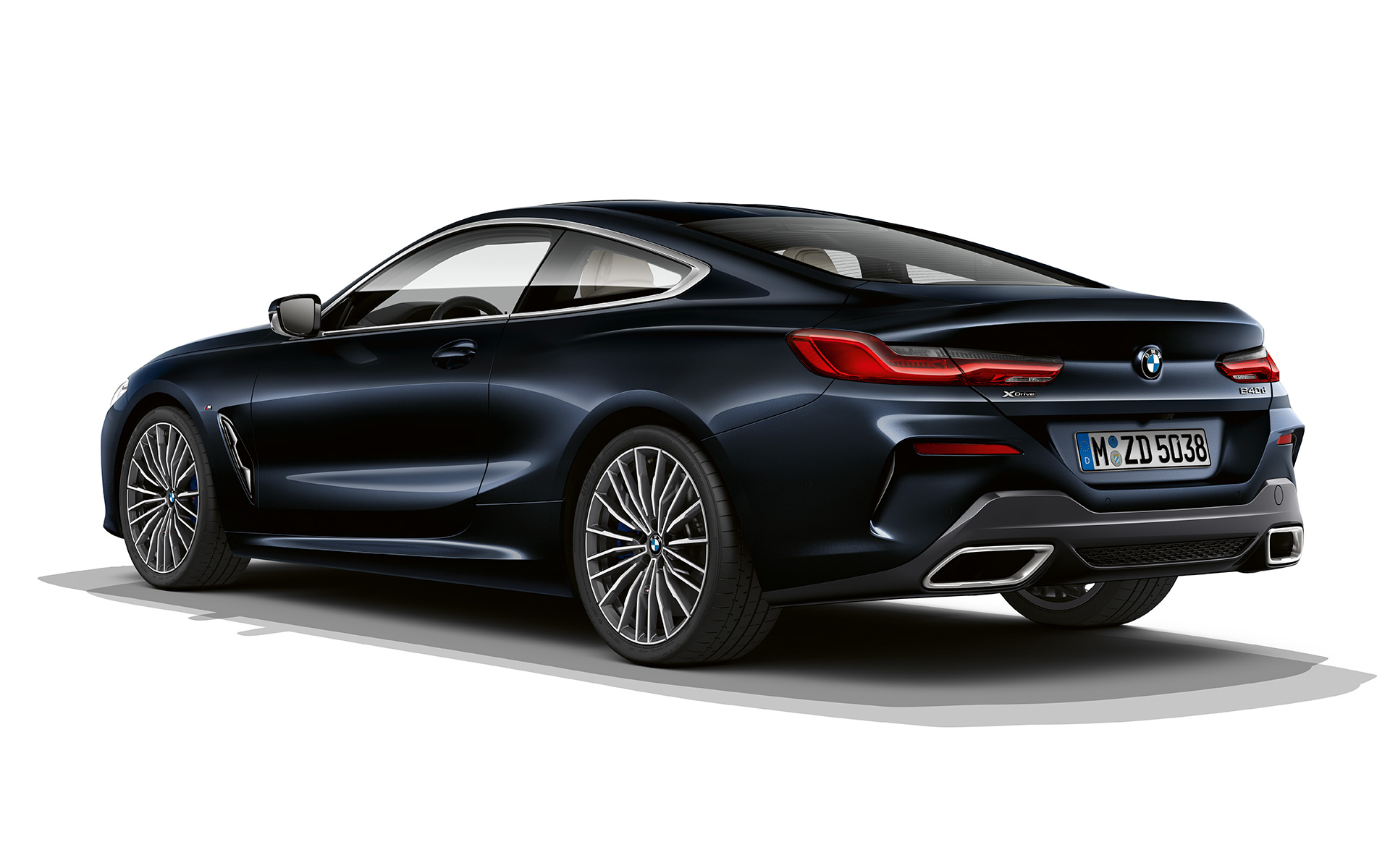 BMW 8er Coupé, Carbonschwarz metallic Standaufnahme des BMW 8er Coupé in Carbonschwarz metallic vor weißem Hintergrund.