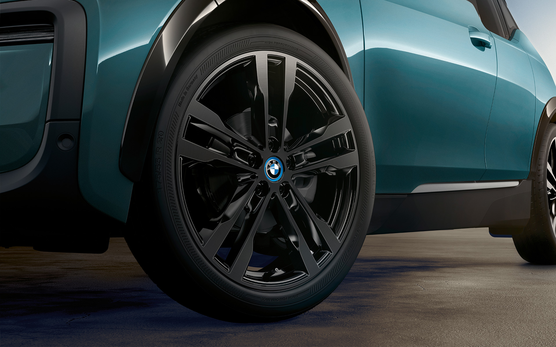 BMW i3 I01 2018 Blue Ridge Mountain mit Akzent Frozen Grey metallic Nahaufnahme Leichtmetallrad Felge