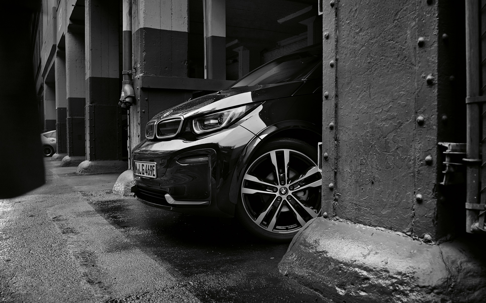 BMW i3s I01 2018 Fluid Black mit Akzent BMW i Blau seitliche Front