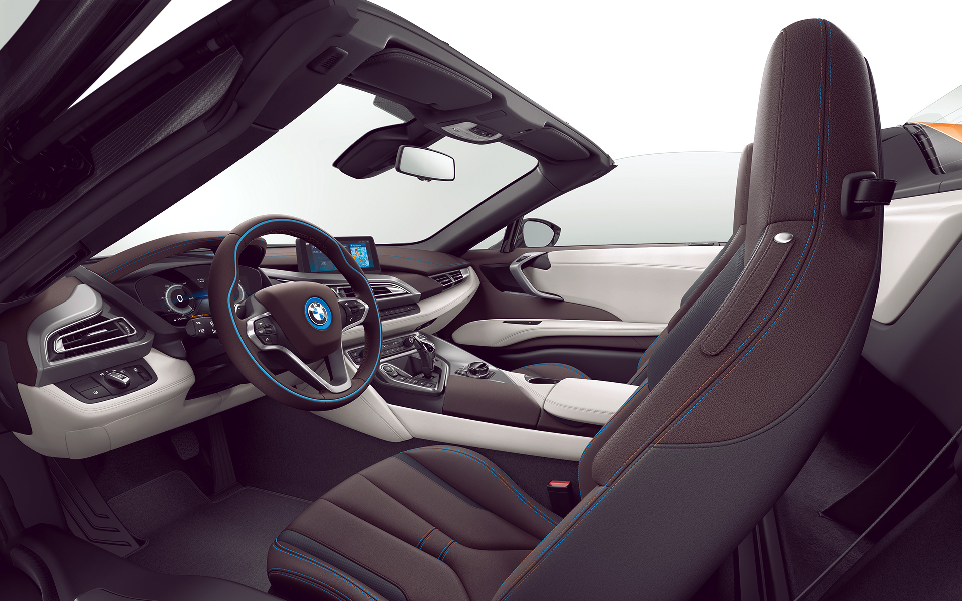 Interieur des BMW i8 Roadster: Sitze mit blauen Nähten Interieur des BMW i8 Roadster: Sitze mit blauen Nähten