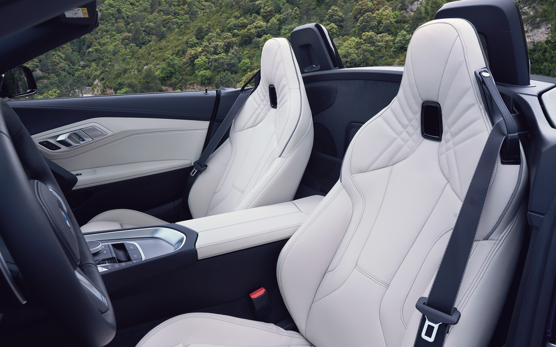 BMW Z4 M40i G29 2022 Portimaoblau modellspezifischer Air Breather und Leichtmetallräder