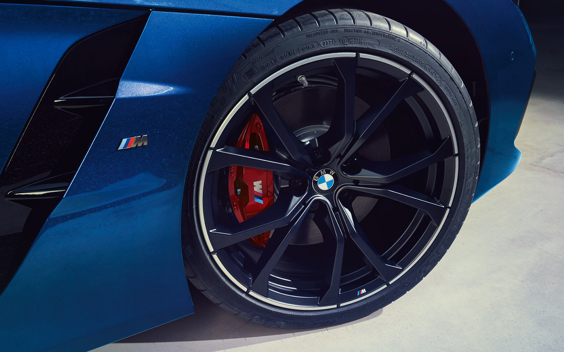 BMW Z4 M40i G29 2022 Portimaoblau Endrohrblende in Freiformausführung