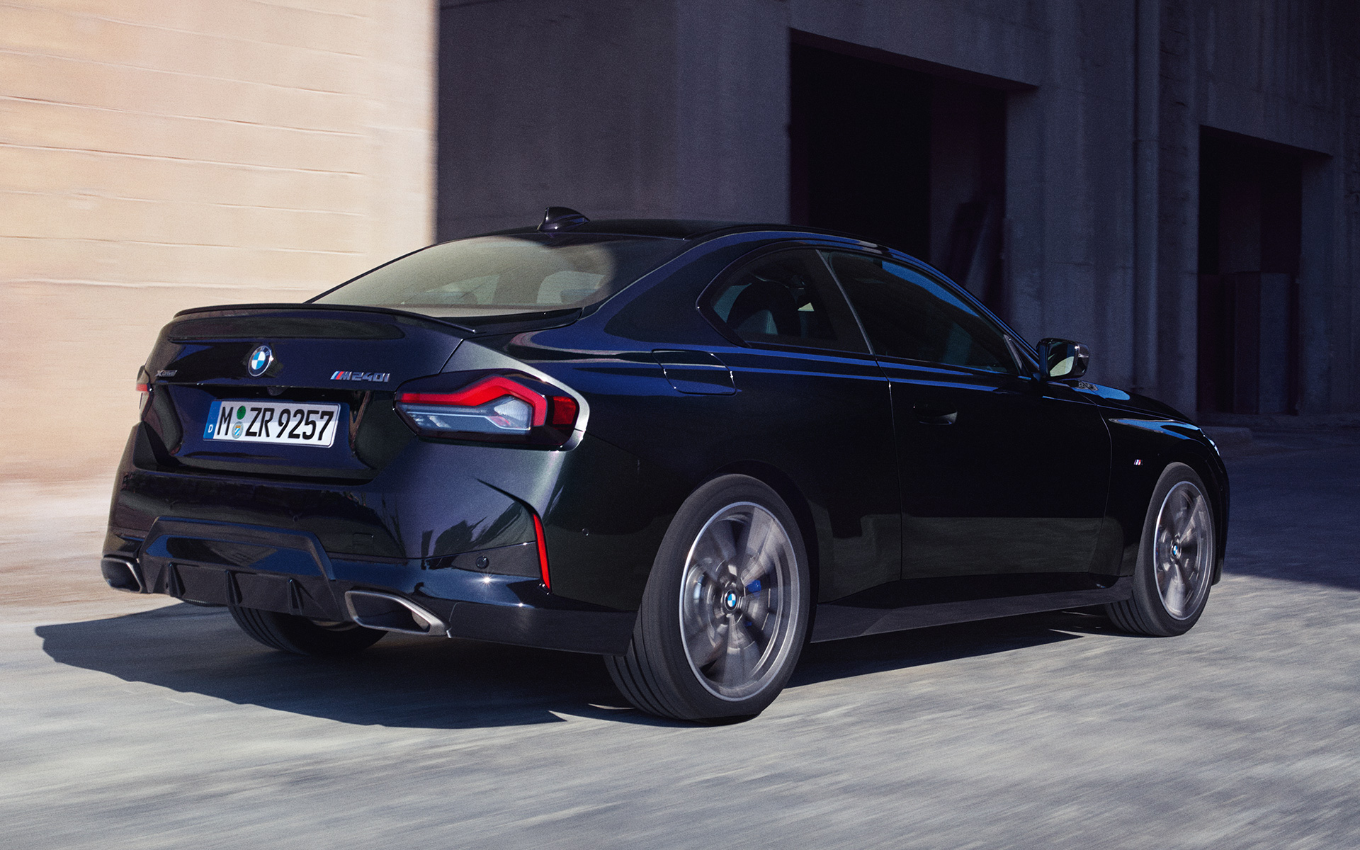 Athletisches Heck BMW M240i G42