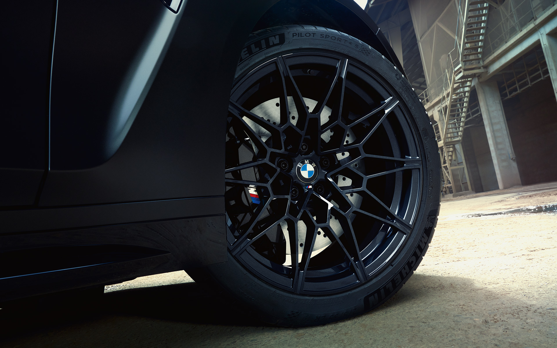 BMW M3 Competition Touring G81 BMW Individual Frozen Black metallic M Compound-Bremse schwarz Nahaufnahme