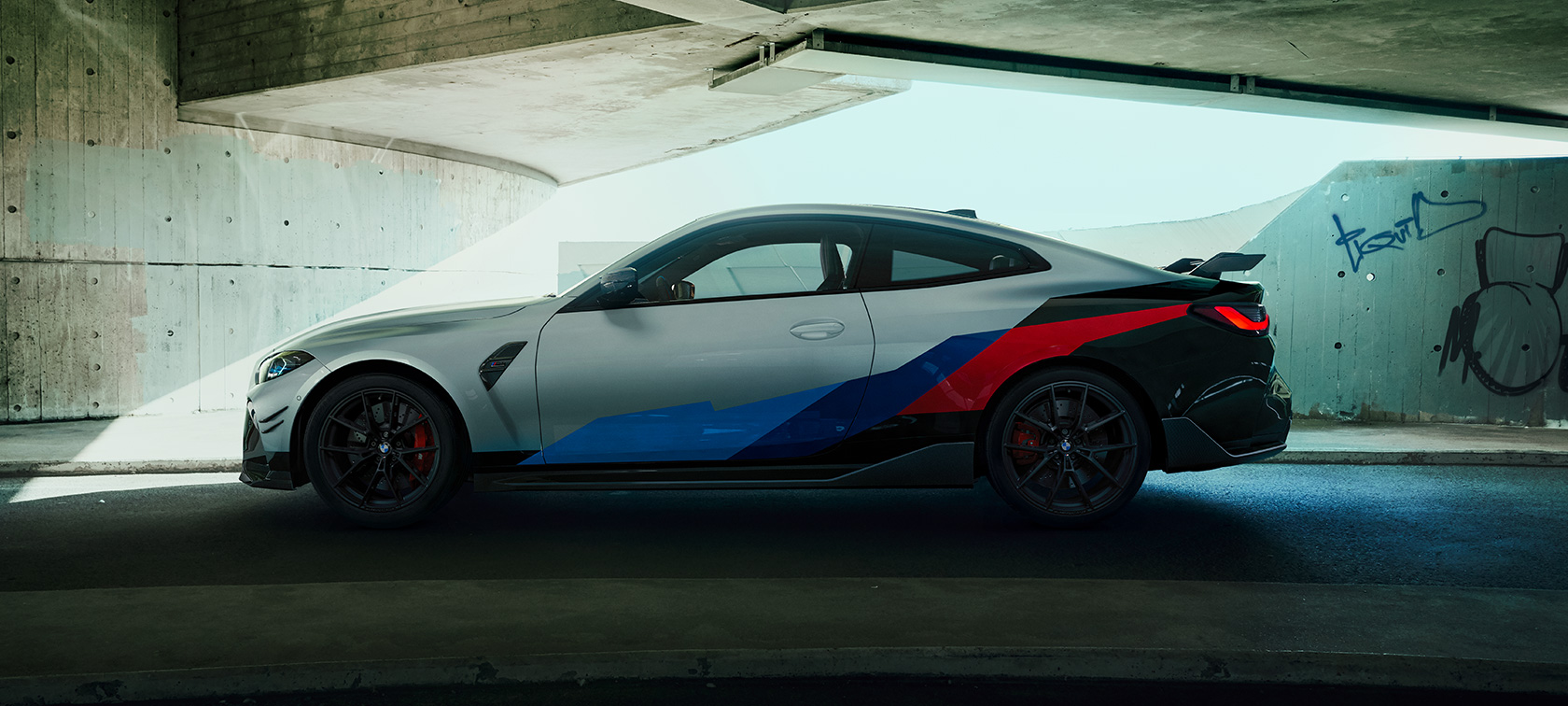 BMW M4 Coupé G82 2020 Seitenansicht mit BMW M Performance Parts 