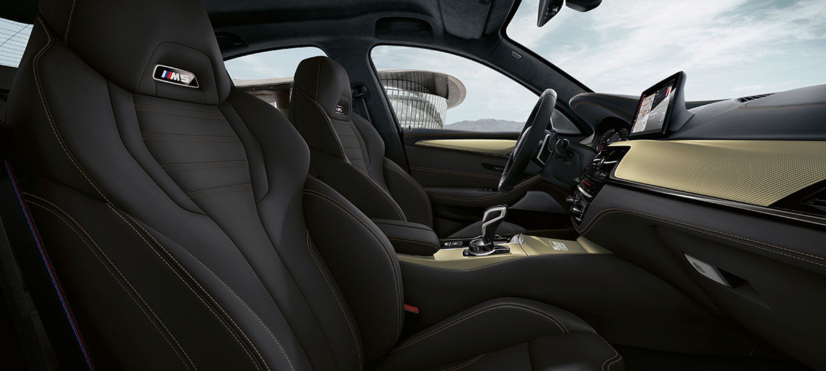Innenraum. BMW M5 Edition 35 Jahre Detail M Schalthebel.