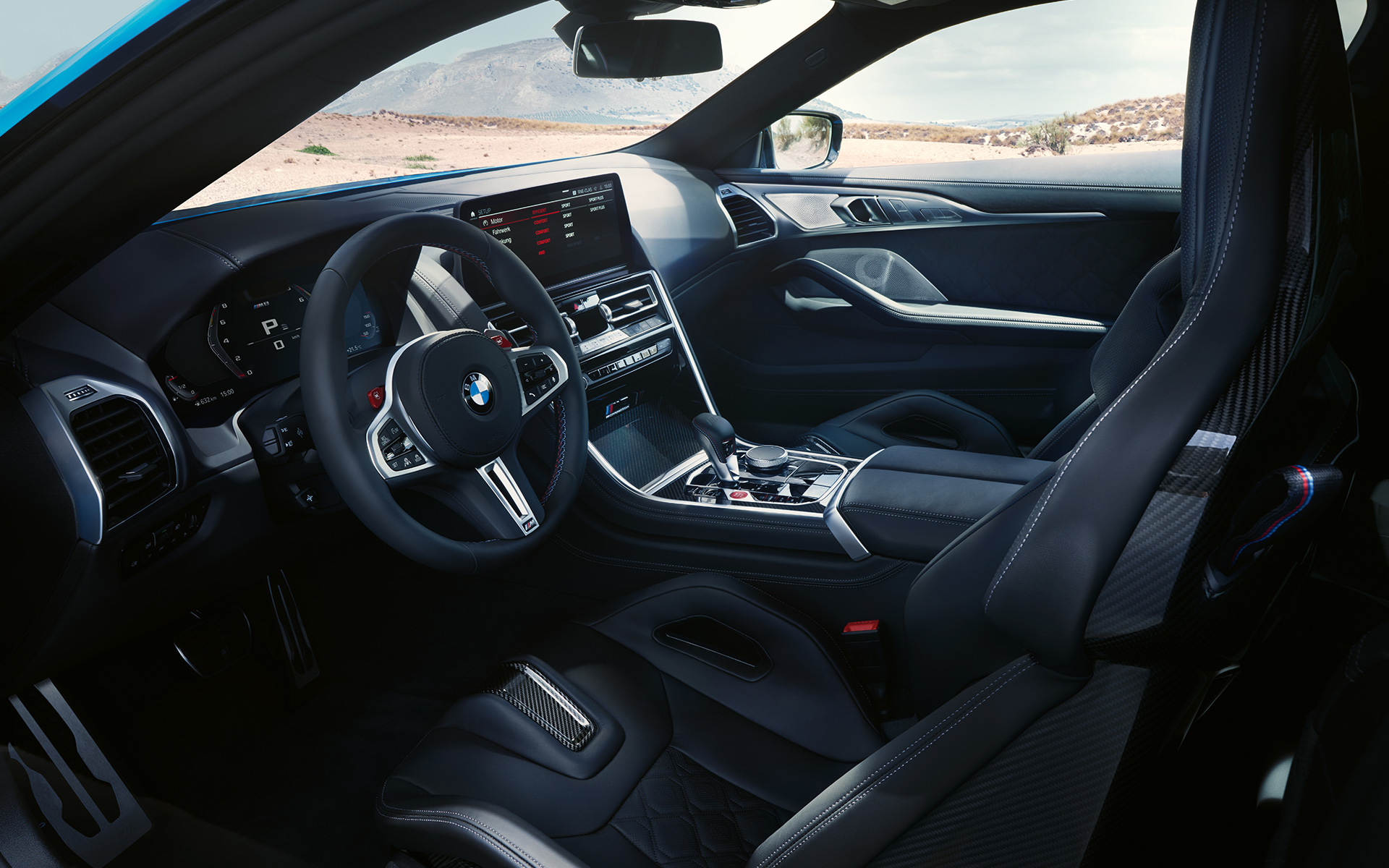 BMW M8 Competition Coupé F92 LCI Facelift 2022 Cockpit Innenraum M Lederlenkrad M Carbon Schalensitze