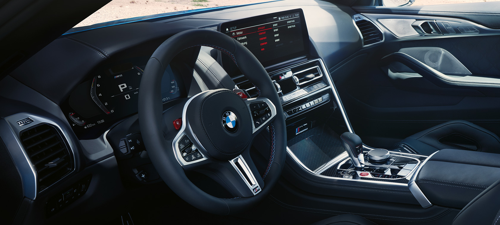 BMW M8 Competition Coupé F92 LCI Facelift 2022 Cockpit Control Display M Lederlenkrad