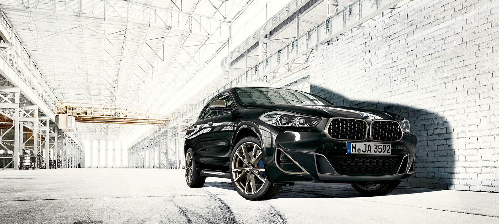 Froschperspektive BMW X2 M35i SUV F39 Froschperspektive BMW X2 M35i SUV Saphirschwarz metallic F39 2018