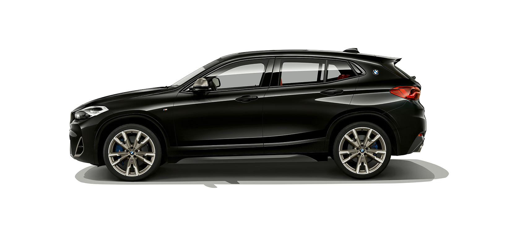 Seitenansicht BMW X2 M35i F39 Seitenansicht BMW X2 M35i 2018 F39 Saphirschwarz metallic