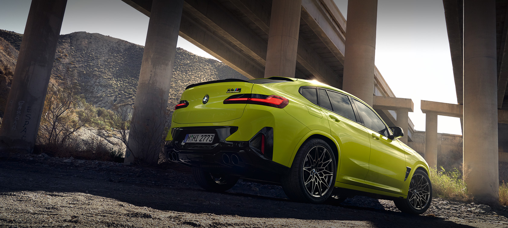BMW X4 M Competition F98 LCI Facelift 2021 Seitenansicht stehend BMW X4 M Competition F98 LCI Facelift 2021 BMW Individual Frozen Portimao Blau metallic Seitenansicht stehend
