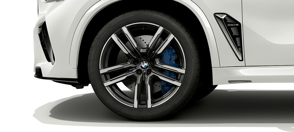 21“ M Leichtmetallräder Bicolor Orbitgrau BMW X5 M SUV F95 21“ M Leichtmetallräder Bicolor Orbitgrau BMW X5 M SUV Mineralweiß F95 Nahaufnahme