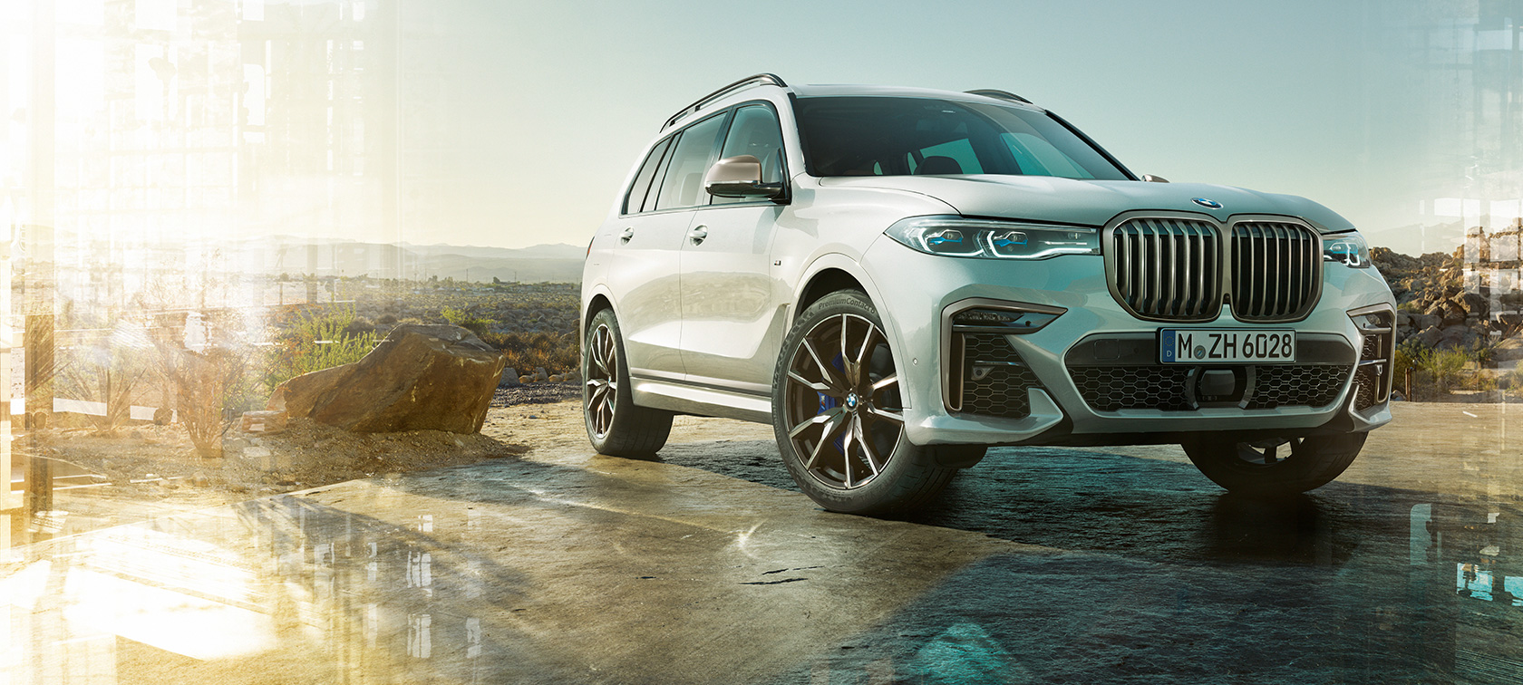 BMW X7 M Automobil SUV, Dreiviertel-Frontansicht links G07 BMW X7 M Automobil SUV in Mineralweiß, G07, stehend, Dreiviertel-Frontansicht links